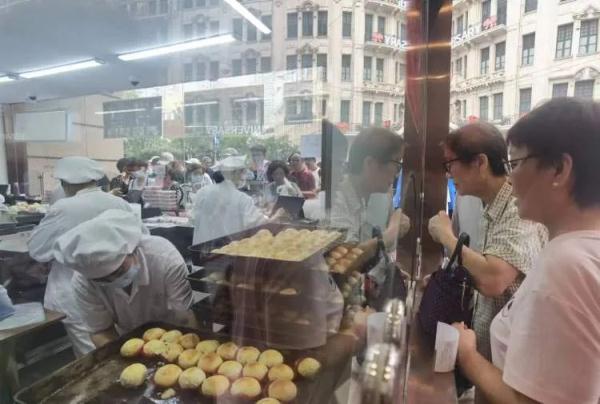 排队超2小时！南京路上的这种月饼卖爆了！