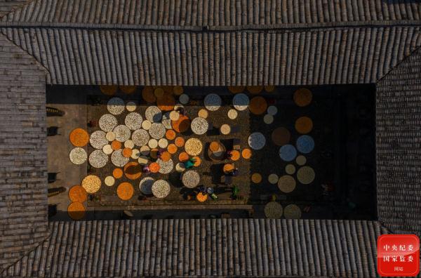 镜头丨农家晒秋忙 镜头丨农家晒秋忙