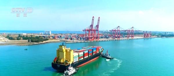 从“1”到“21” 从“苗圃”到“森林” 自贸区十年构建开放新格局 从“1”到“21” 从“苗圃”到“森林” 自贸区十年构建开放新格局