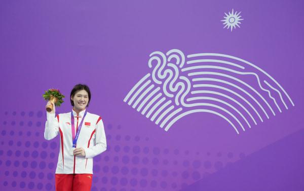 余依婷叶诗文分获杭州亚运会女子200米个人混合泳冠亚军