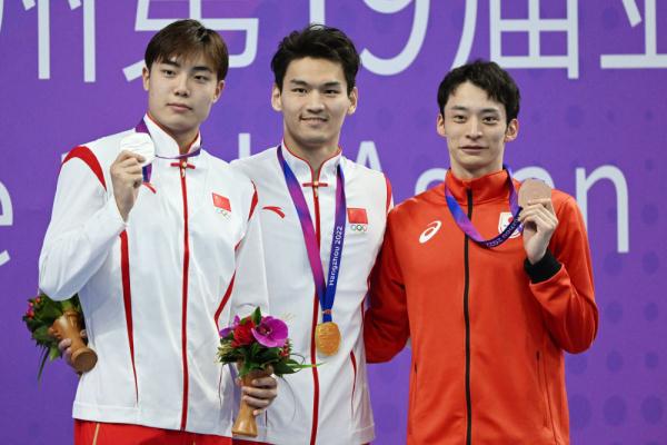 杭州亚运会 | 中国选手包揽游泳男子50米仰泳冠亚军