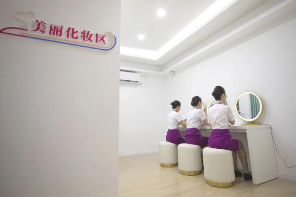 动车组乘务员，出乘前都在忙什么？