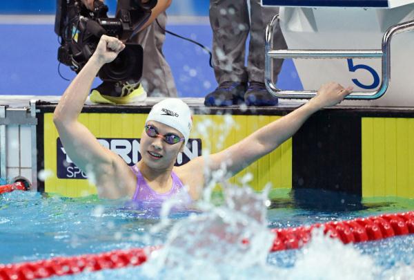 余依婷、叶诗文分获杭州亚运会女子200米个人混合泳冠亚军