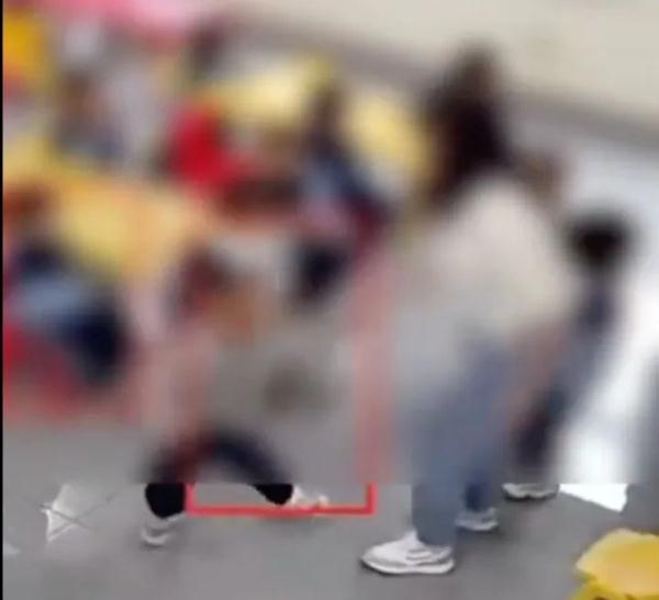 官方最新通报:涉事教师已被拘留! 官方最新通报:涉事教师已被拘留!