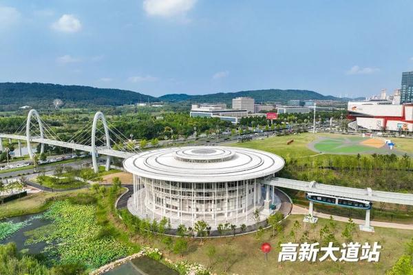 就在武汉！刚刚，国内首条空轨开通！