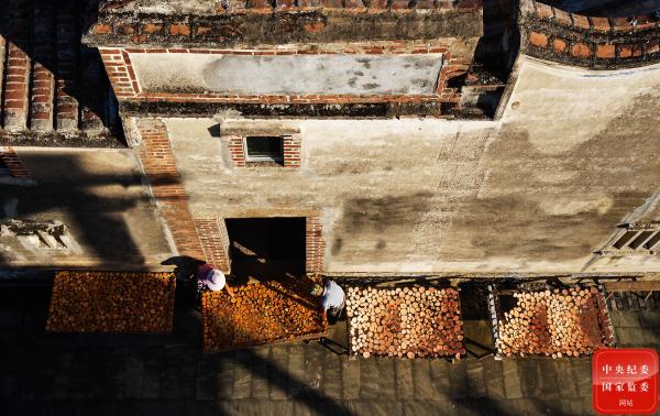 镜头丨农家晒秋忙 镜头丨农家晒秋忙