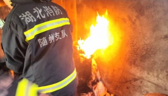 煤气罐起火,老人一个错误行为,差点酿成大祸! 煤气罐起火,老人一个错误行为,差点酿成大祸!