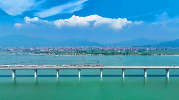 “坐着高铁看大海”将成现实 我国首条设计时速350公里跨海高铁28日开通运营