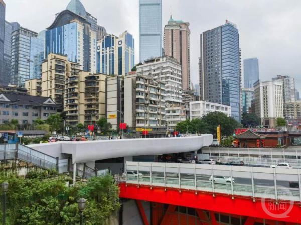 重庆：千厮门大桥城市景观阳台正式开放