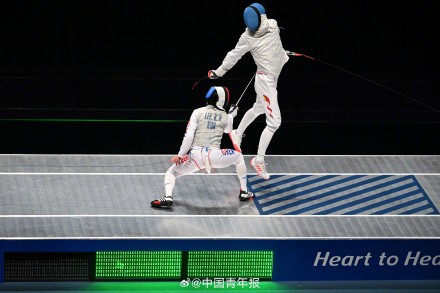 击剑团体赛男花摘银女重夺铜 击剑团体赛男花摘银女重夺铜