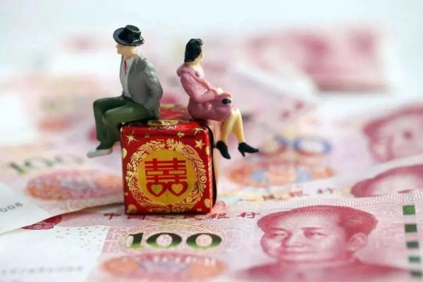 女方收6.6万彩礼不愿领证，男方起诉退还！法院：同居近10个月，酌情返一半