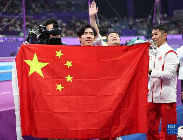 竞技体操——男子全能决赛：中国选手张博恒夺冠