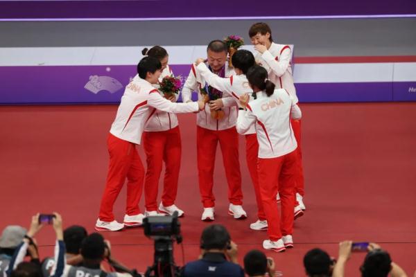 冠军！中国队战胜日本队获得亚运会乒乓球女团冠军
