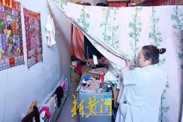 女子被冒名顶替三十年!顶替者疑有多套房产,受害者蜗居杂物间十几年 女子被冒名顶替三十年!顶替者疑有多套房产,受害者蜗居杂物间十几年