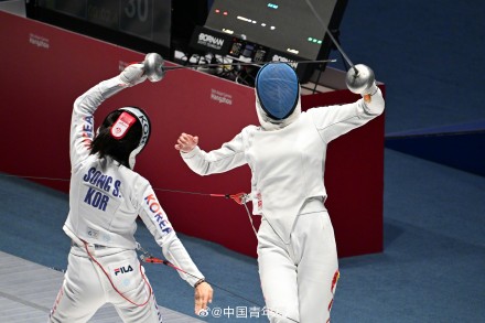 击剑团体赛男花摘银女重夺铜 击剑团体赛男花摘银女重夺铜