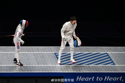 击剑团体赛男花摘银女重夺铜 击剑团体赛男花摘银女重夺铜