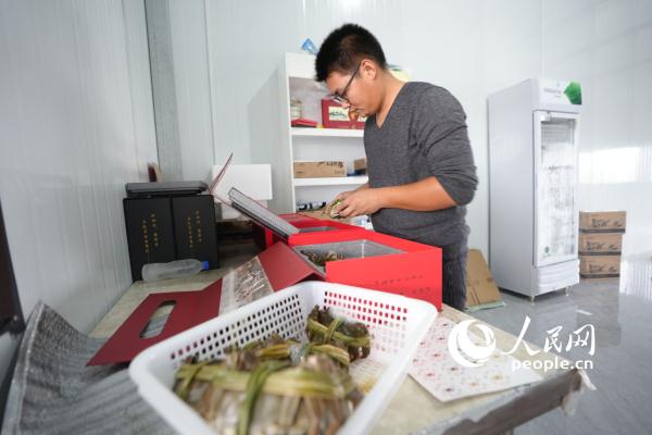 微山湖大闸蟹陆续开捕 蟹农迎来金秋忙碌季