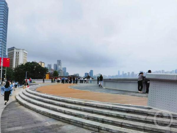 重庆：千厮门大桥城市景观阳台正式开放
