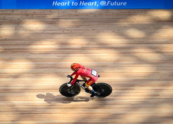 杭州亚运会 | 场地自行车女子团体竞速赛：中国队破亚洲纪录夺冠