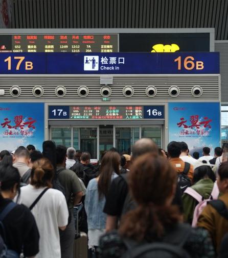 加开临客列车、开行夜间高铁……郑州铁路黄金周运输今日开始 加开临客列车、开行夜间高铁……郑州铁路黄金周运输今日开始