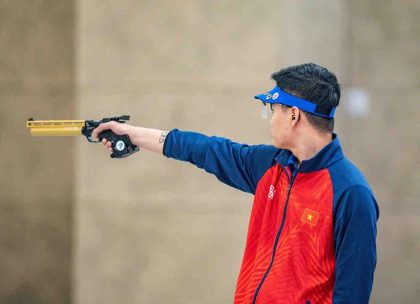 杭州亚运会越南选手获得男子10米气手枪个人赛冠军
