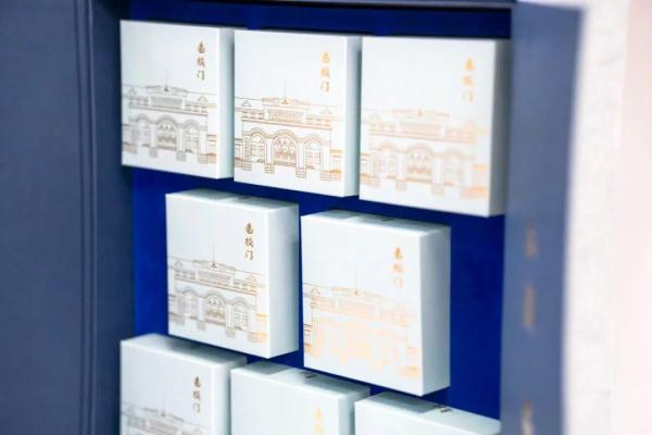 中秋节切超大月饼？！“快告诉我去哪里排队？”