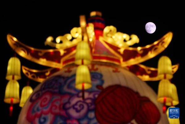 湖南衡阳：张灯结彩迎佳节