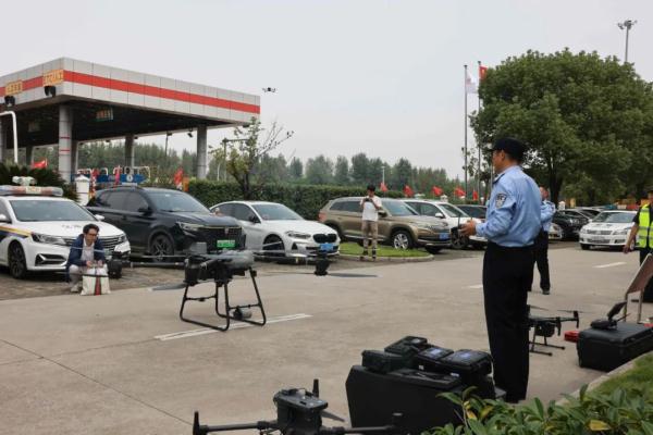 虹桥站“人从众”,通往崇明方向已出现拥堵!出城高峰或将持续至10月1日 虹桥站“人从众”,通往崇明方向已出现拥堵!出城高峰或将持续至10月1日