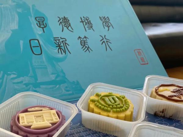 中秋节切超大月饼？！“快告诉我去哪里排队？”