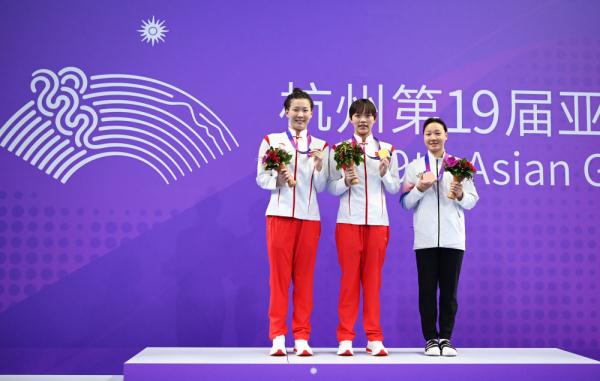 杭州亚运会 | 万乐天夺得女子100米仰泳金牌
