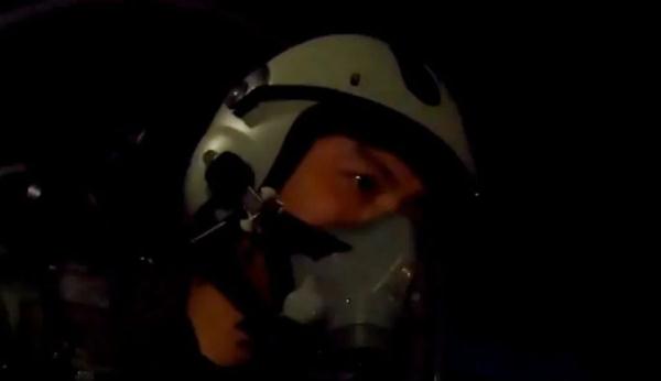 夜航战机撞鸟!飞行员:一两秒内必须恢复冷静 夜航战机撞鸟!飞行员:一两秒内必须恢复冷静