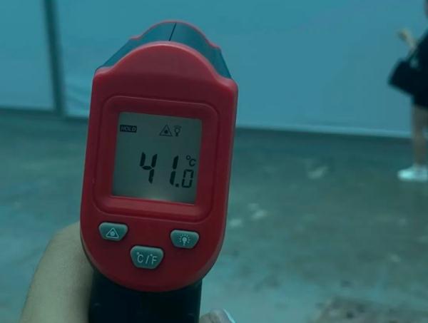 上海有地铁站百米通道装20多台空调？网友：分给宜山路一点