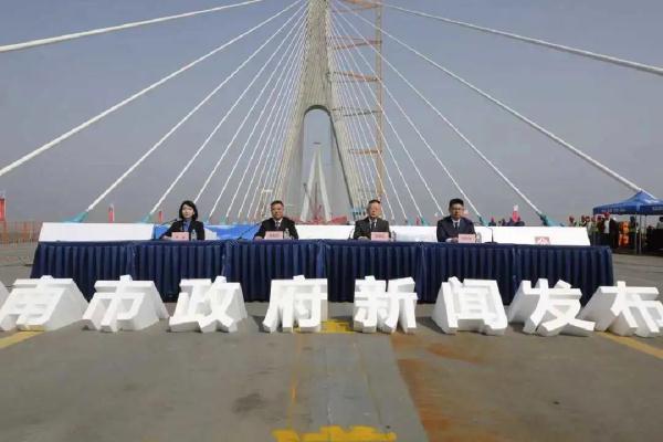 提前6个月，G104京岚线济南黄河公路大桥主桥正式合龙！