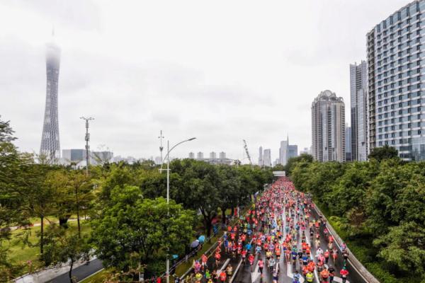 广州马拉松超14万人报名 中签率不足三成 广州马拉松超14万人报名 中签率不足三成