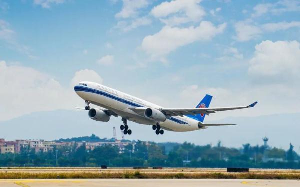 @广东人:长假即将到来,这份铁路、民航出行指引请收好→ @广东人:长假即将到来,这份铁路、民航出行指引请收好→