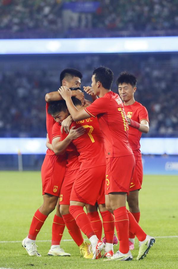 杭州亚运会中国男足亚运队胜卡塔尔队挺进八强
