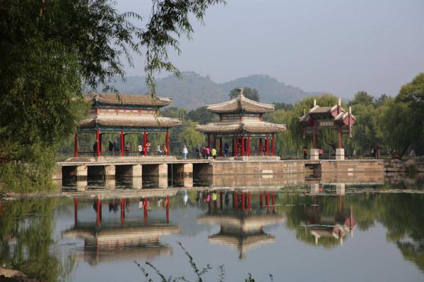 河北承德：避暑山庄美景引游人