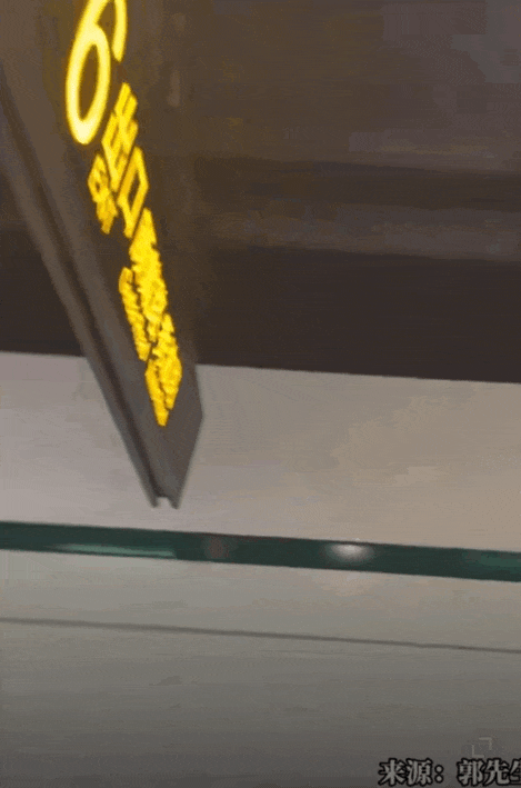 上海有地铁站百米通道装20多台空调？网友：分给宜山路一点