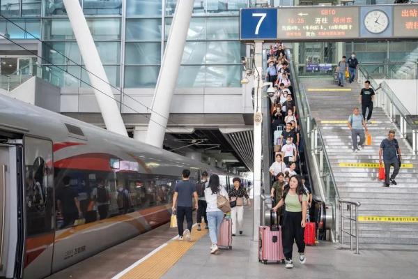 @广东人:长假即将到来,这份铁路、民航出行指引请收好→ @广东人:长假即将到来,这份铁路、民航出行指引请收好→