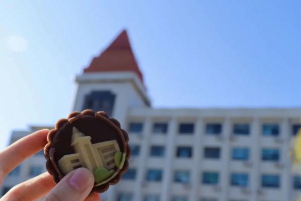 中秋节切超大月饼？！“快告诉我去哪里排队？”