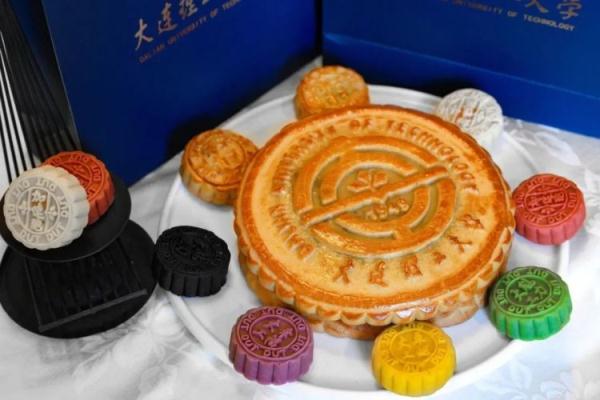 高校月饼“神仙打架”？这些太惊艳了！