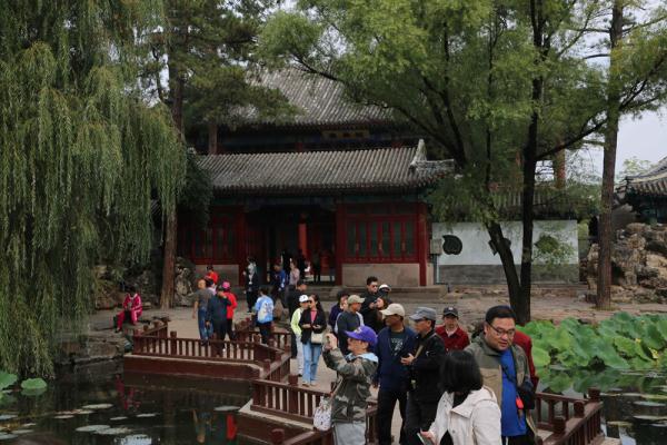 河北承德：避暑山庄美景引游人