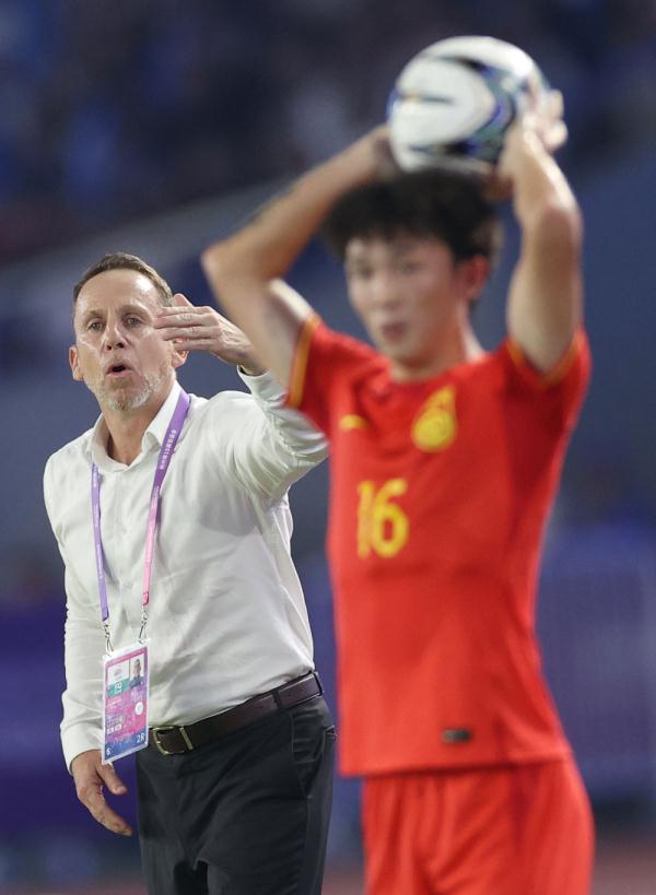 杭州亚运会 | 中国男足亚运队胜卡塔尔队,挺进八强 杭州亚运会 | 中国男足亚运队胜卡塔尔队,挺进八强