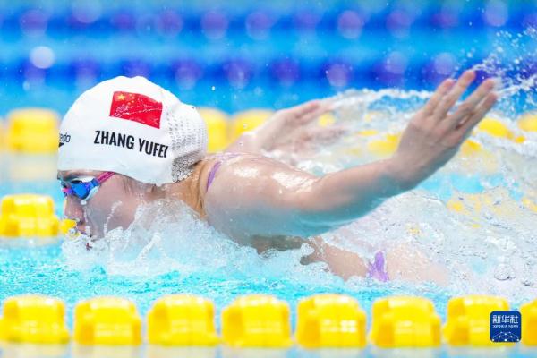 游泳——中国队获得男女混合4x100米混合泳接力冠军