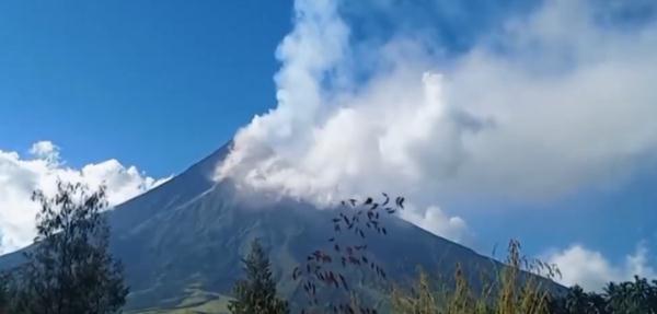 3级警戒！此地24小时内发生34次火山地震