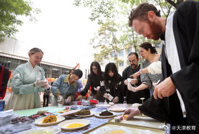 体验中秋民俗 感受中国传统文化魅力