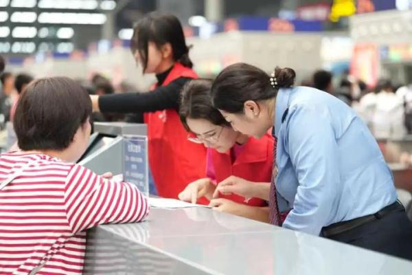 “中国14亿人，2亿人在郑州东站”？国铁集团郑州局：管内今日预计发送旅客85.1万人次