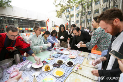 体验中秋民俗 感受中国传统文化魅力