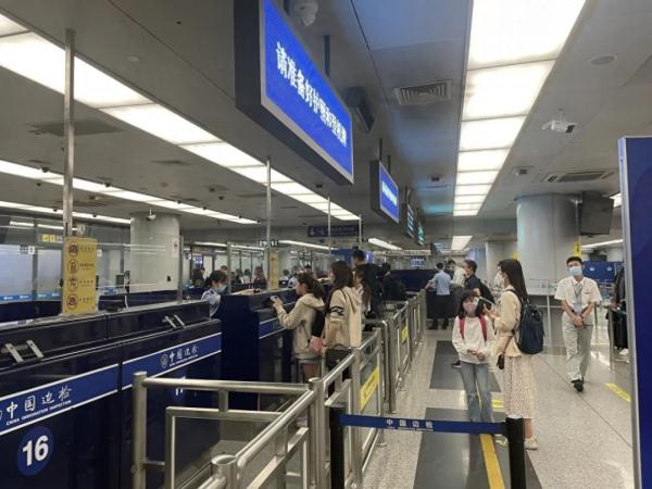 北京西站预计发送旅客192万人！你正在双节出行路上吗？