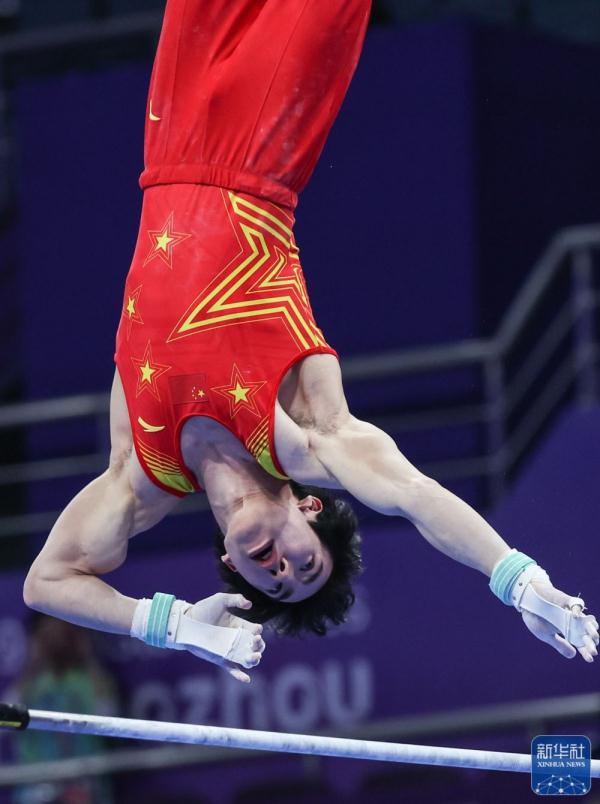 杭州亚运会 | 中国选手包揽男子单杠冠亚军